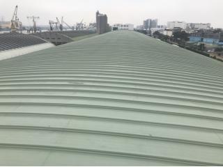 業主：高雄港35-2棧
工程：圓弧屋頂板翻新
採用：隱藏式金屬鋼板